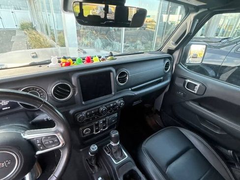 Used 2020 Jeep Gladiator Overland AWD/4WD image 13