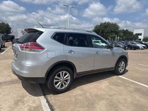 Used 2016 Nissan Rogue SV FWD image 3