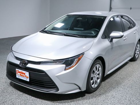 Used 2023 Toyota Corolla LE FWD image 29
