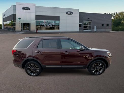 Used 2019 Ford Explorer XLT w/ Equipment Group 202A FWD image 10