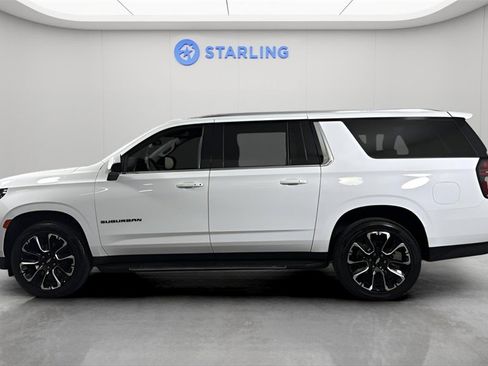 Used 2023 Chevrolet Suburban LT image 3