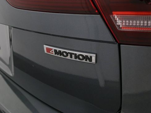 Used 2021 Volkswagen Tiguan SE w/ Panoramic Sunroof Package AWD/4WD image 13