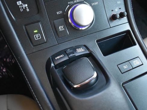 Used 2012 Lexus CT 200h Premium image 31