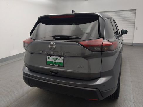 Used 2024 Nissan Rogue S AWD/4WD image 7