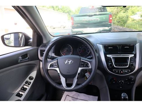 Used 2014 Hyundai Accent SE FWD image 12