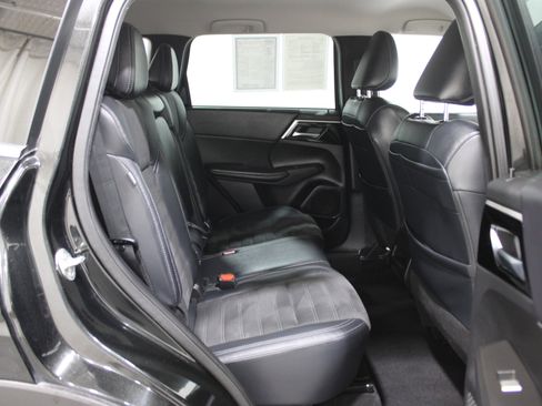 Used 2022 Mitsubishi Outlander SE image 26