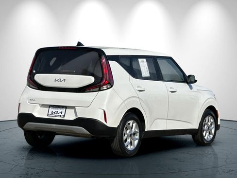 Used 2023 Kia Soul LX w/ LX Technology Package image 4