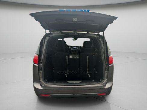 Used 2020 Chrysler Pacifica Limited w/ Advanced Safetytec Group FWD image 29