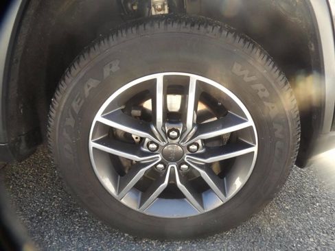 Used 2020 Jeep Grand Cherokee Limited image 23