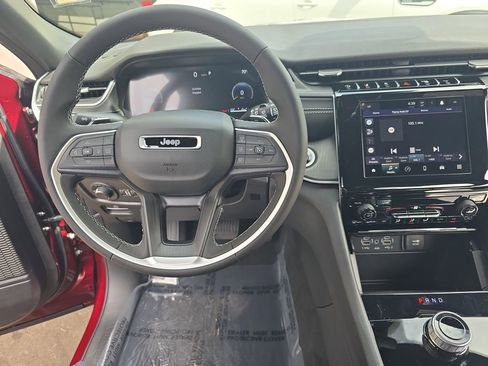 New 2025 Jeep Grand Cherokee Laredo image 17