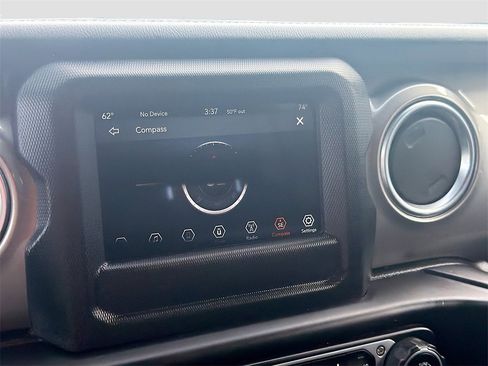 Used 2020 Jeep Wrangler Unlimited Sahara image 13