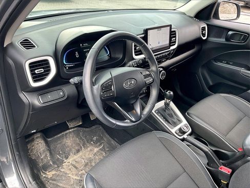 Used 2024 Hyundai Venue Limited image 8