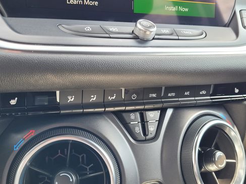 Used 2023 Chevrolet Blazer LT FWD image 23
