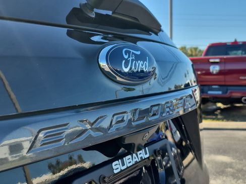 Used 2019 Ford Explorer XLT w/ Equipment Group 202A image 13