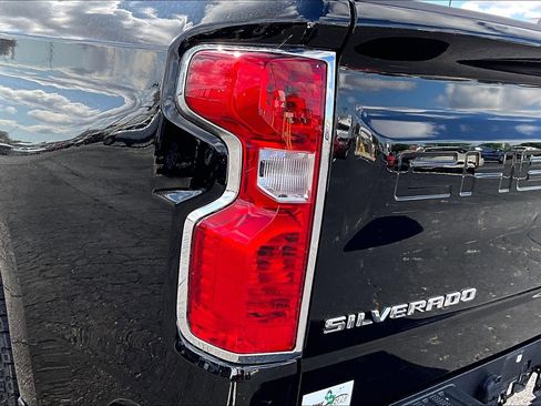 Used 2022 Chevrolet Silverado 1500 LT AWD/4WD image 28