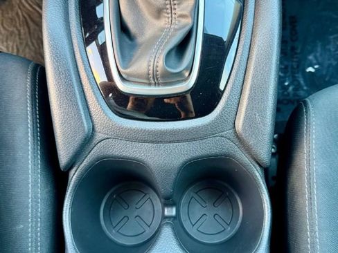 Used 2019 Nissan Rogue SV FWD image 17