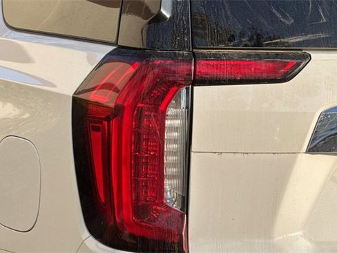 Used 2023 GMC Yukon SLT image 46