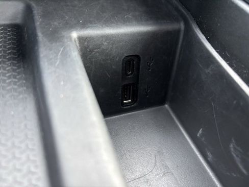 Used 2024 GMC Acadia AT4 image 30