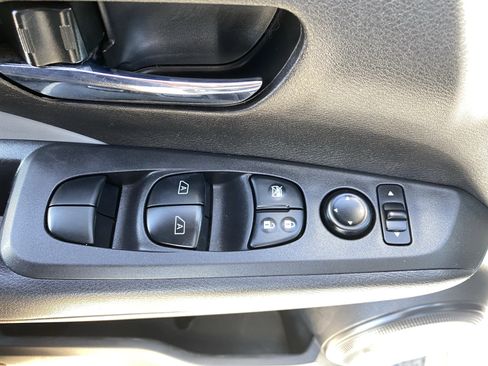 Used 2023 Nissan Kicks SR w/ SR Premium Package FWD image 19