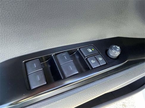 Used 2025 Toyota Camry SE image 17