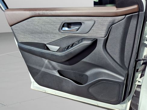 Certified 2023 Nissan Rogue SV FWD image 23