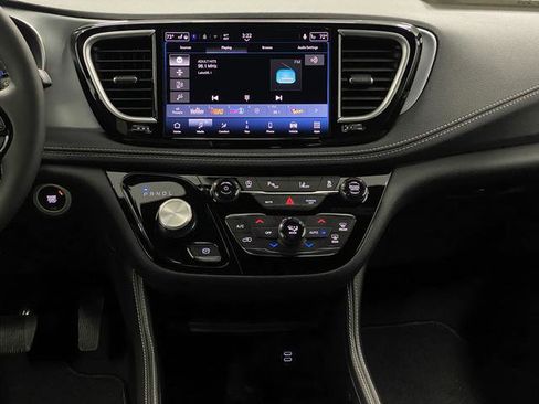 New 2026 Chrysler Pacifica Limited w/ S Appearance Package AWD/4WD image 9