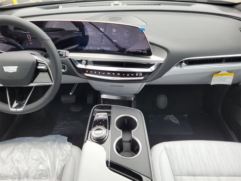 New 2025 Cadillac Lyriq Luxury image 14
