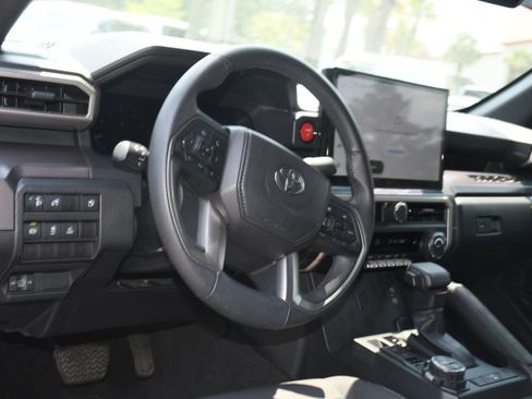 Certified 2025 Toyota Tacoma TRD Off-Road AWD/4WD image 8