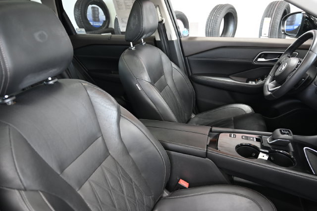 Used 2021 Nissan Rogue Platinum FWD image 9