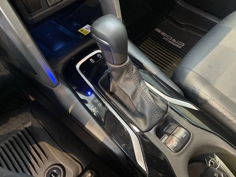 Used 2023 Toyota Corolla Cross XLE w/ Convenience Package image 28