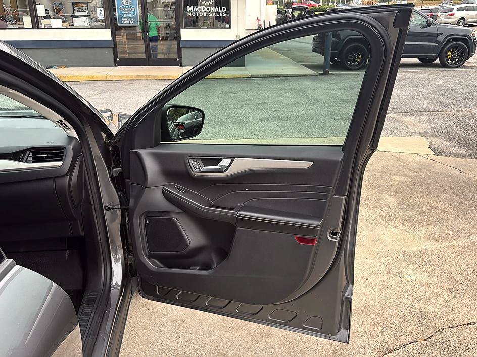 Used 2021 Ford Escape SE w/ SE Sport Appearance Package FWD image 34