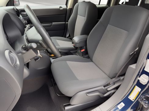 Used 2016 Jeep Patriot Latitude AWD/4WD image 5