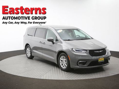 Used 2023 Chrysler Pacifica Touring-L FWD image 50
