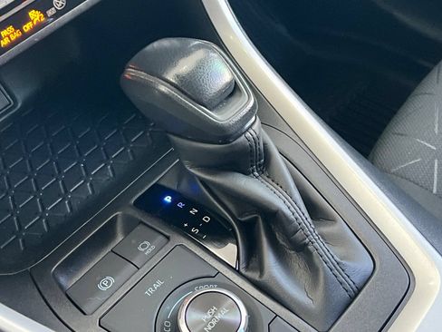 Used 2025 Toyota RAV4 XLE AWD/4WD image 18