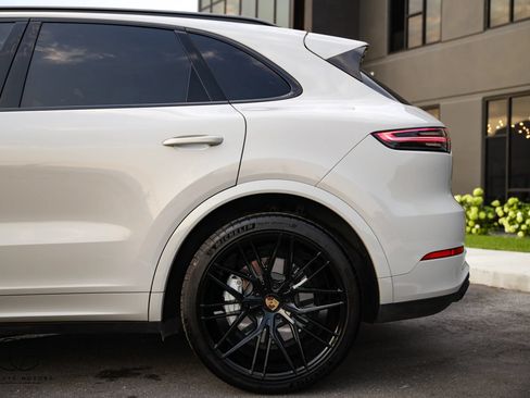 Used 2021 Porsche Cayenne Turbo AWD/4WD image 12