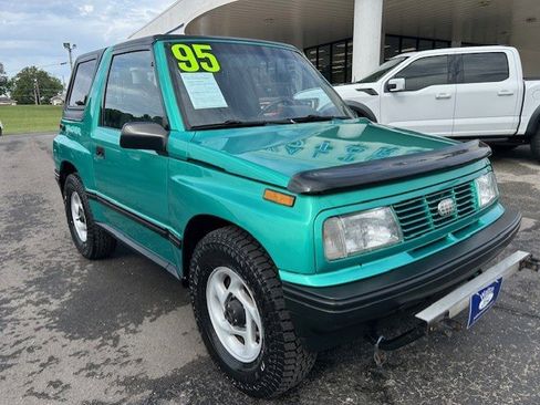 Used 1995 Geo Tracker 4WD 2-Door image 2