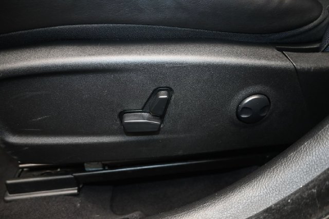 Used 2023 Chrysler 300 S RWD image 7