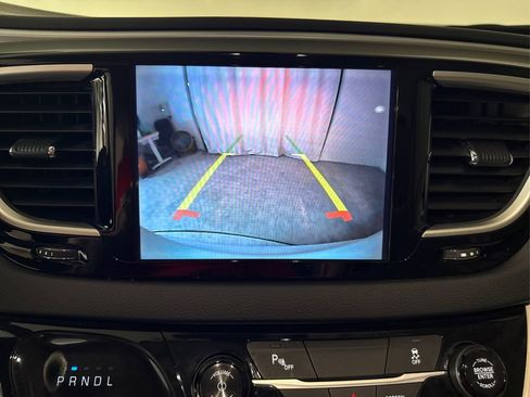 Used 2018 Chrysler Pacifica Touring Plus image 40