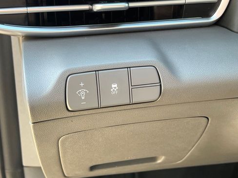 Used 2025 Hyundai Elantra SEL FWD image 27