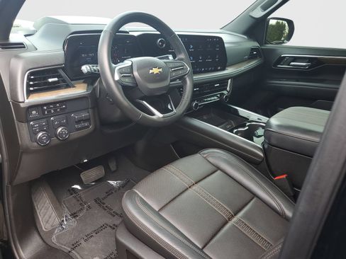 Used 2025 Chevrolet Tahoe High Country AWD/4WD image 19