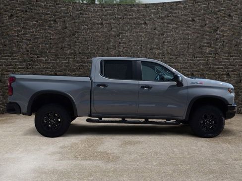 Used 2025 Chevrolet Silverado 1500 ZR2 w/ Technology Package AWD/4WD image 3