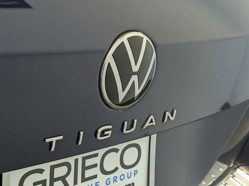Used 2024 Volkswagen Tiguan SE FWD image 12