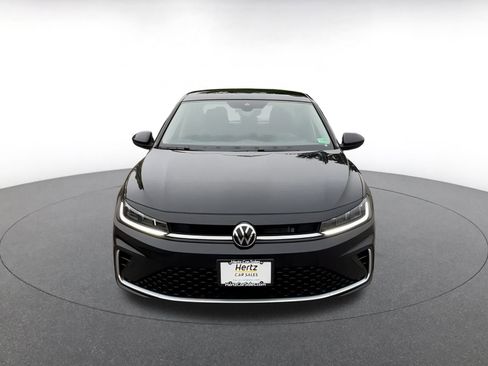 Used 2025 Volkswagen Jetta SE image 4