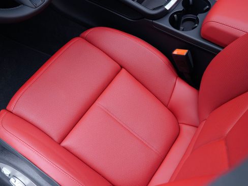 Certified 2026 Porsche Macan AWD/4WD image 17