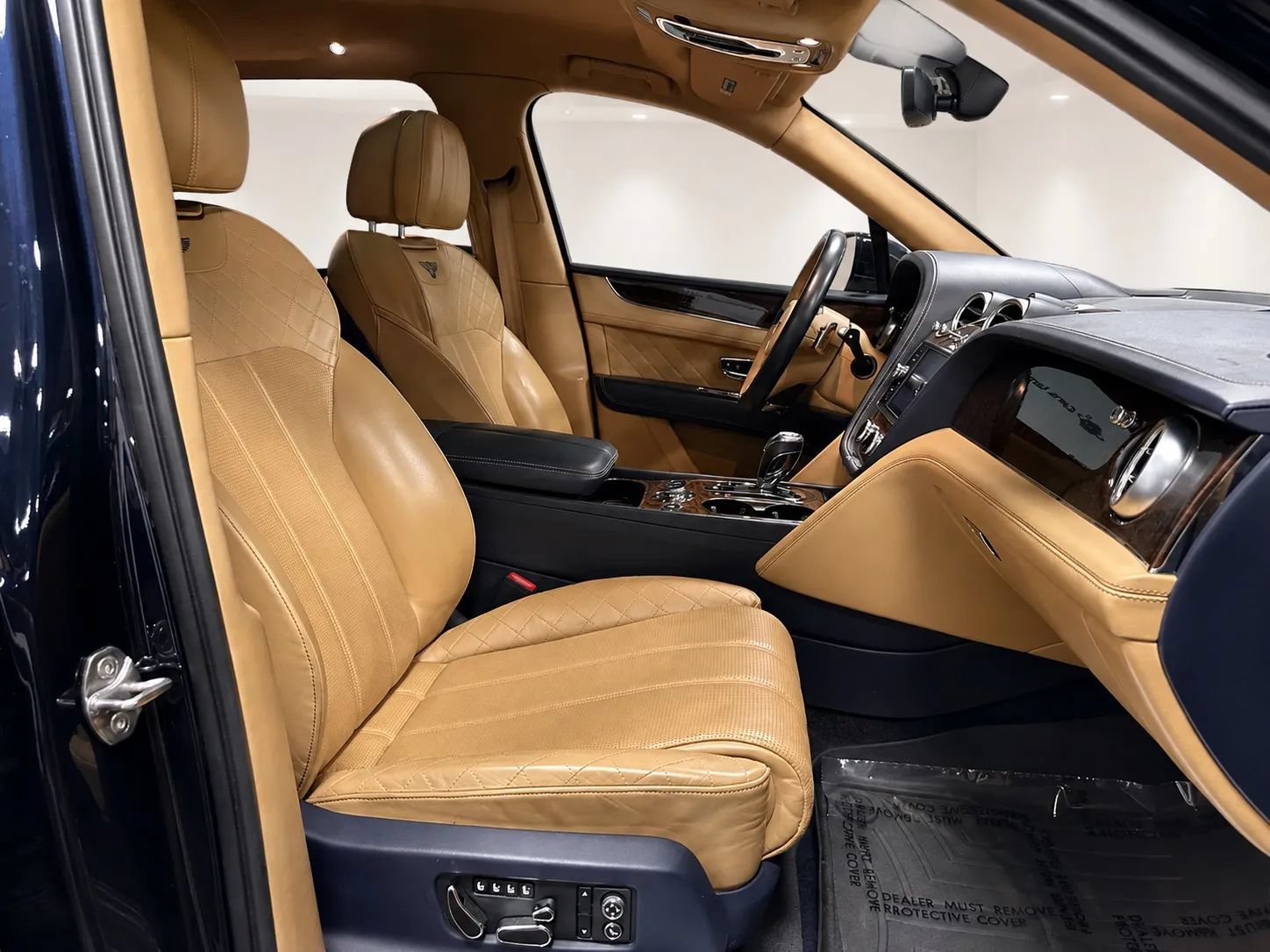 Used 2017 Bentley Bentayga AWD/4WD image 24