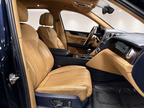 Used 2017 Bentley Bentayga AWD/4WD image 24