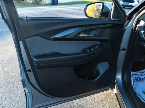 Used 2023 Chevrolet TrailBlazer LT w/ Convenience Package image 12