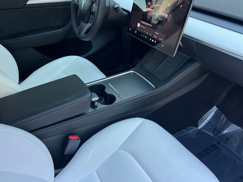 Used 2023 Tesla Model Y Performance AWD/4WD image 31