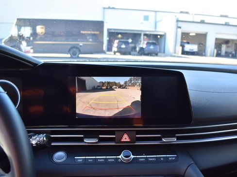 Used 2022 Hyundai Elantra Limited w/ Cargo Package image 18