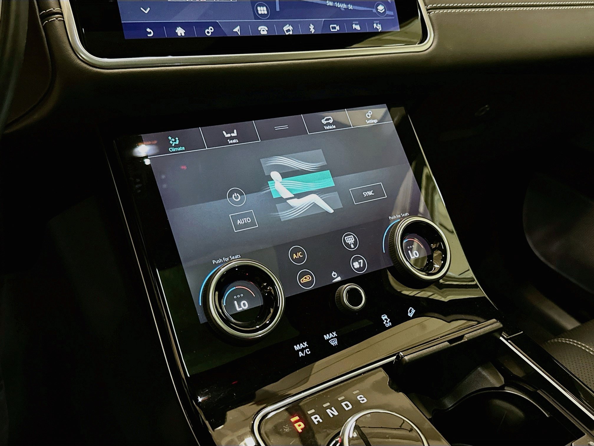 Used 2019 Land Rover Range Rover Velar R-Dynamic SE AWD/4WD image 15